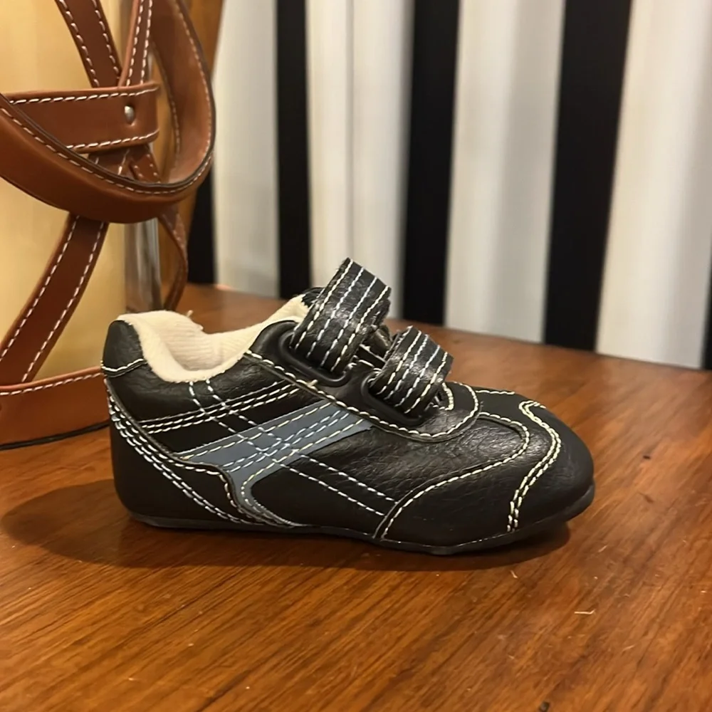 Circo Abubu Baby Infant Shoes Sneakers Hook and Loop navy Boys Size 4